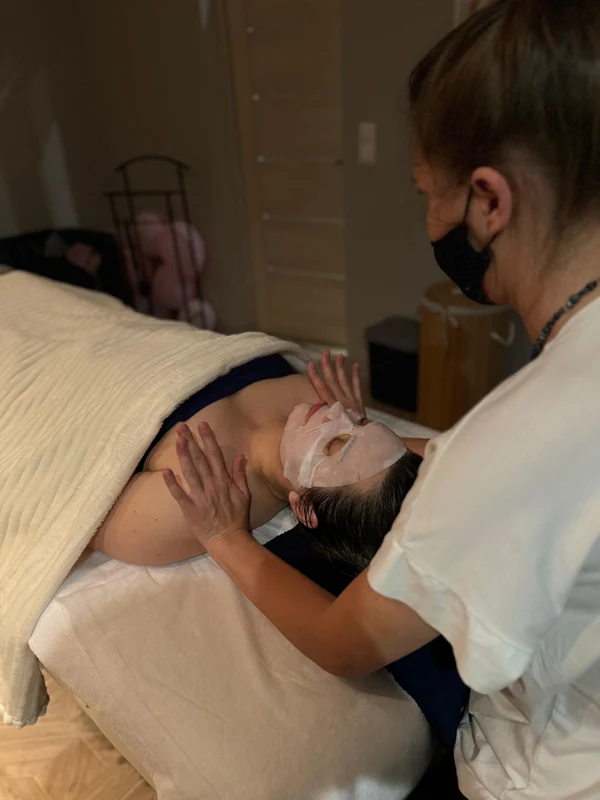 Массаж — ваш путь к легкости и энергии.