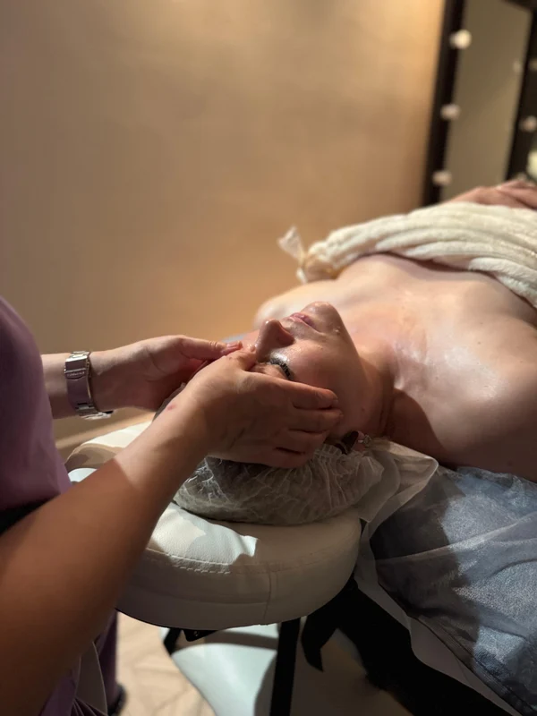 Массаж — ваш путь к легкости и энергии.